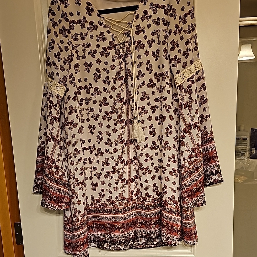 Hint of Mint Red and White V-Neck Long Sleeve Graphic Tunic Dress